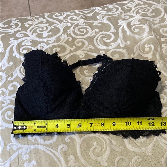 Black Lace Bralette with Scalloped Edges and Stretchy Fabric - Picture 7 of 7